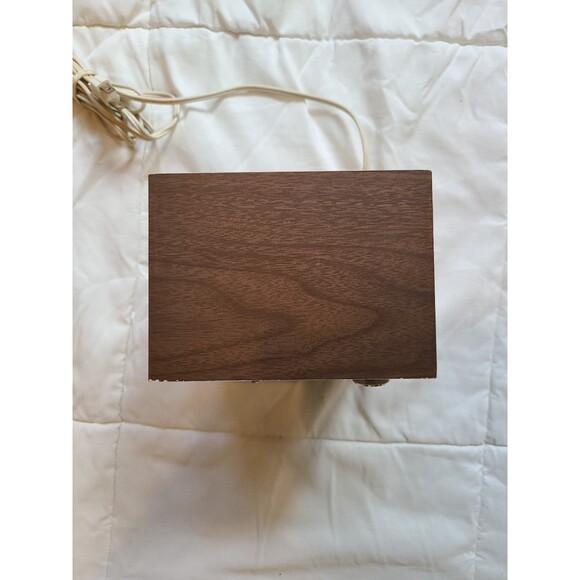 Vintage RCA Victor Radio - Picture 3 of 7